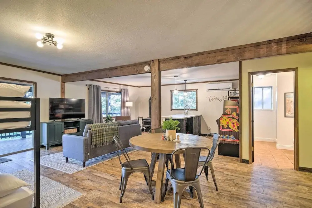 Near Trails: Cabin w/ 2-level Deck in Twain Harte