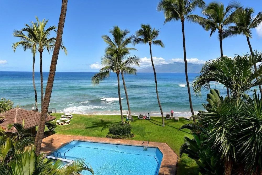 Hale Mahina B401 by RedAwning