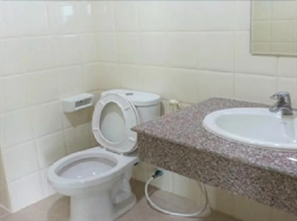 Suchart Leelawadee Home