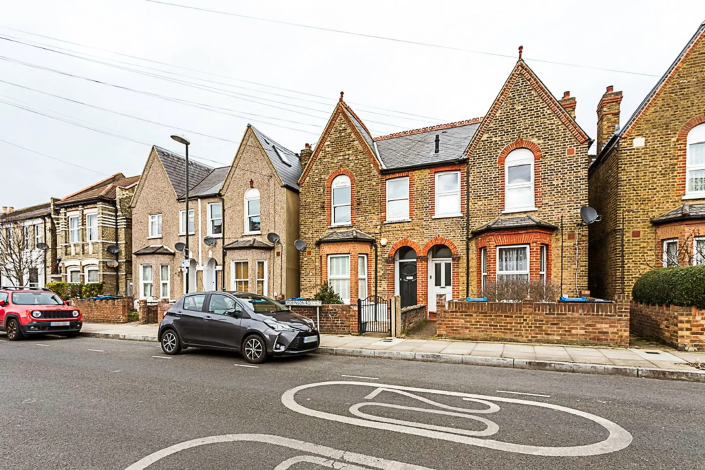 Modern and Spacious Colliers Wood Home