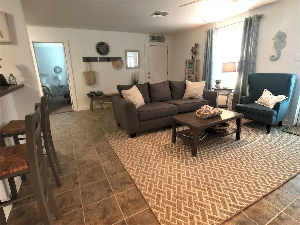 Barefoot Ec204 2 Bedroom Condo