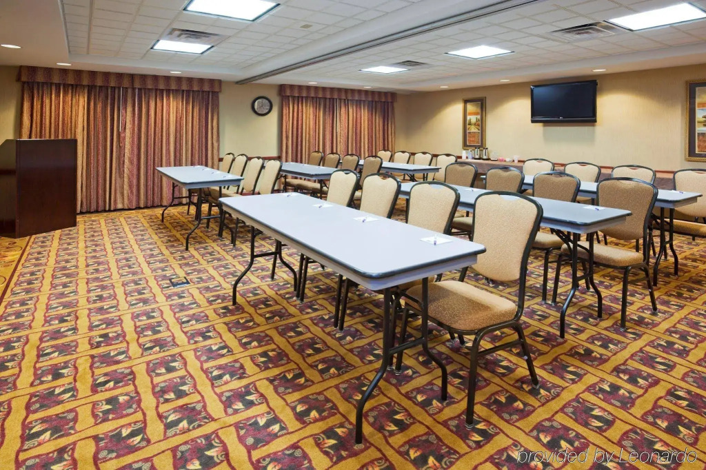 Holiday Inn Express & Suites Mitchell by IHG