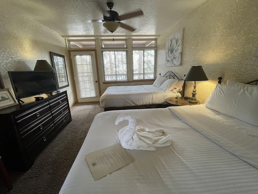 C3 - Mountain Harbor Lodge cottage on Lake Ouachita