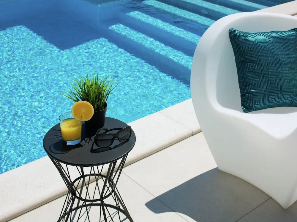 Luxury Apartment With Private Pool, Near the Beach and Close to Pula