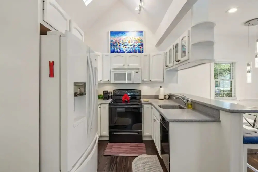 Lil Bit Adorable Conch Home on Quiet Street