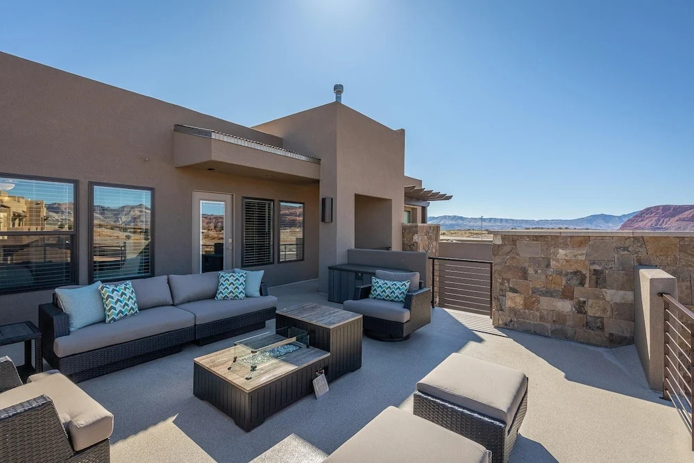 Canyon Crest Escape