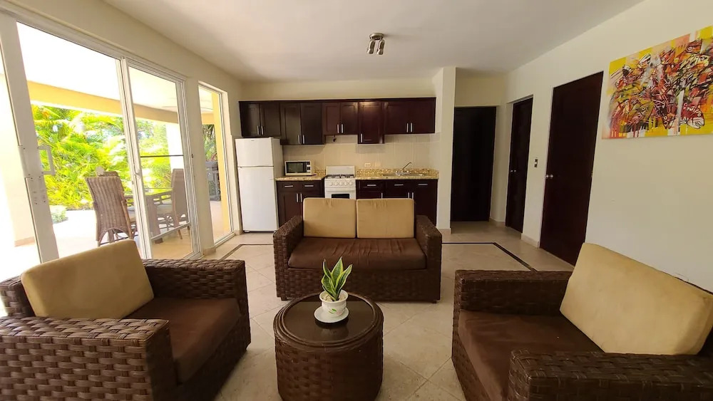 Villa Hermosa a Spacious Villa Close to Downtown