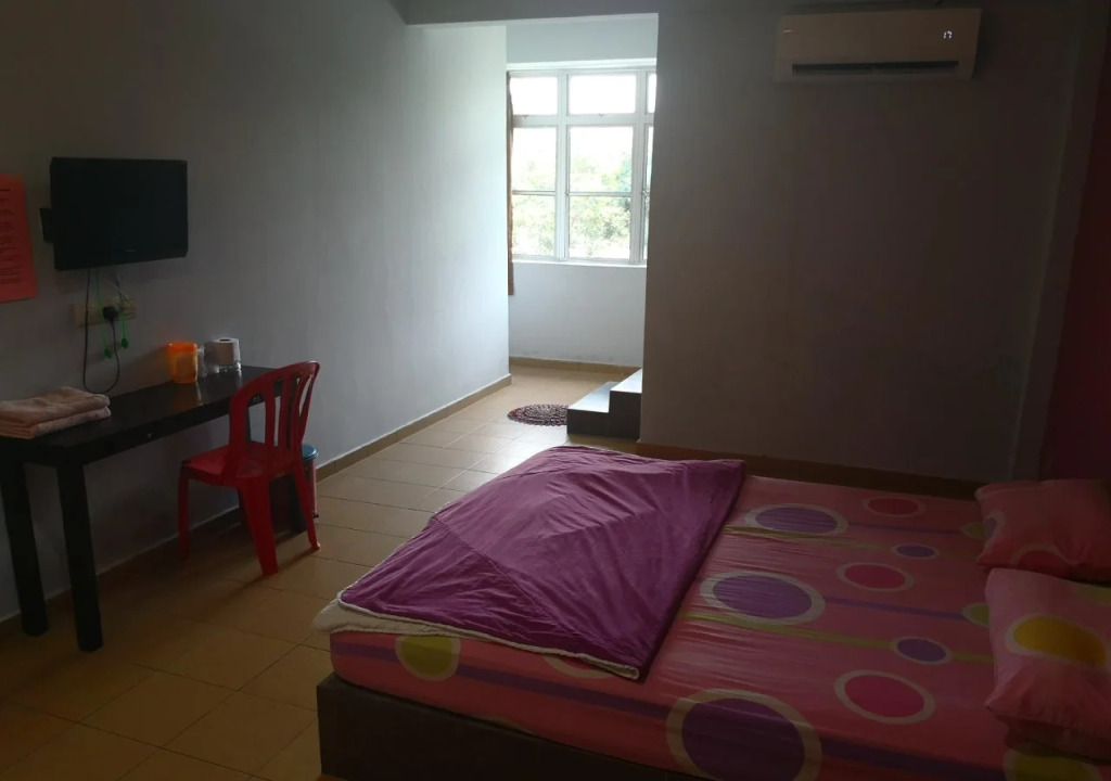 OYO 89585 Hotel Happy Inn