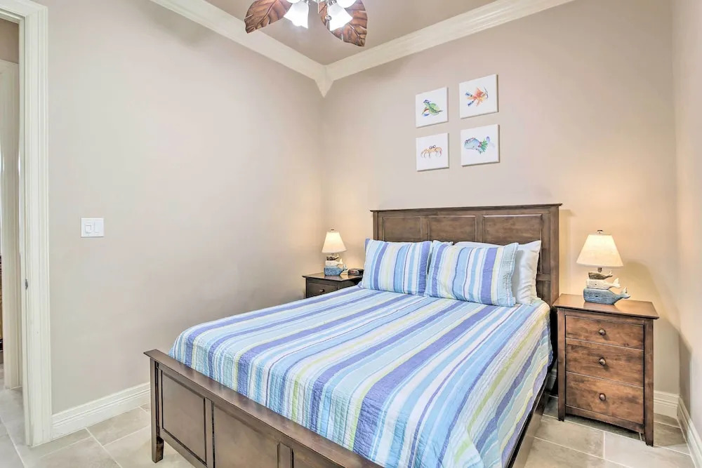 South Padre Island Condo - 200 Ft to Beach!
