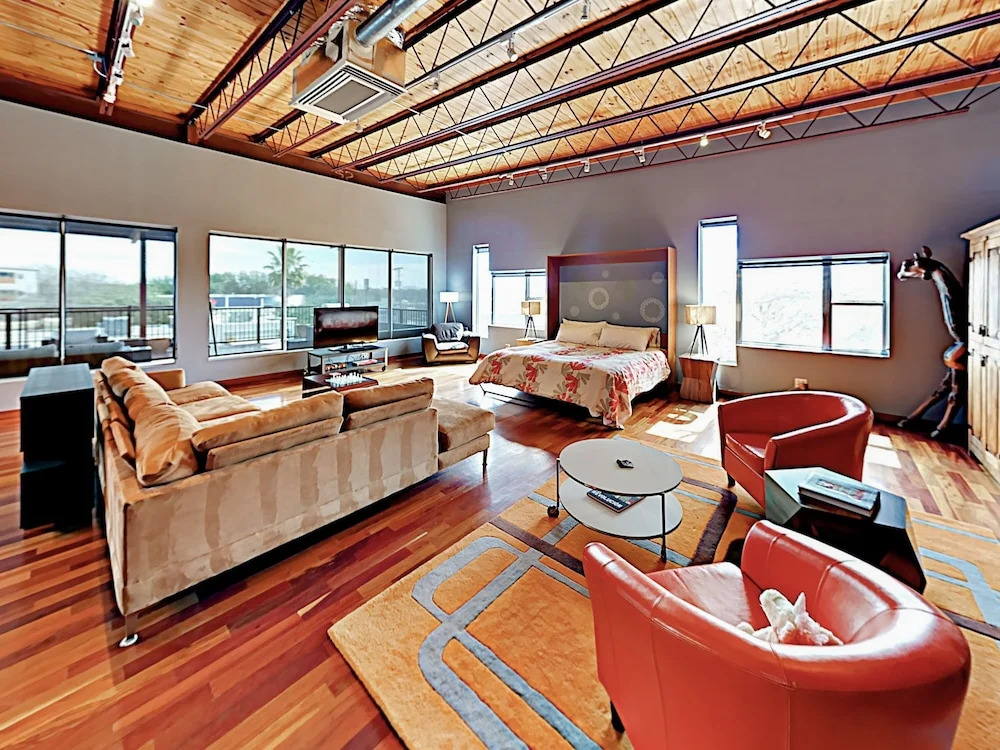 Hip 2nd-Story Studio Apts