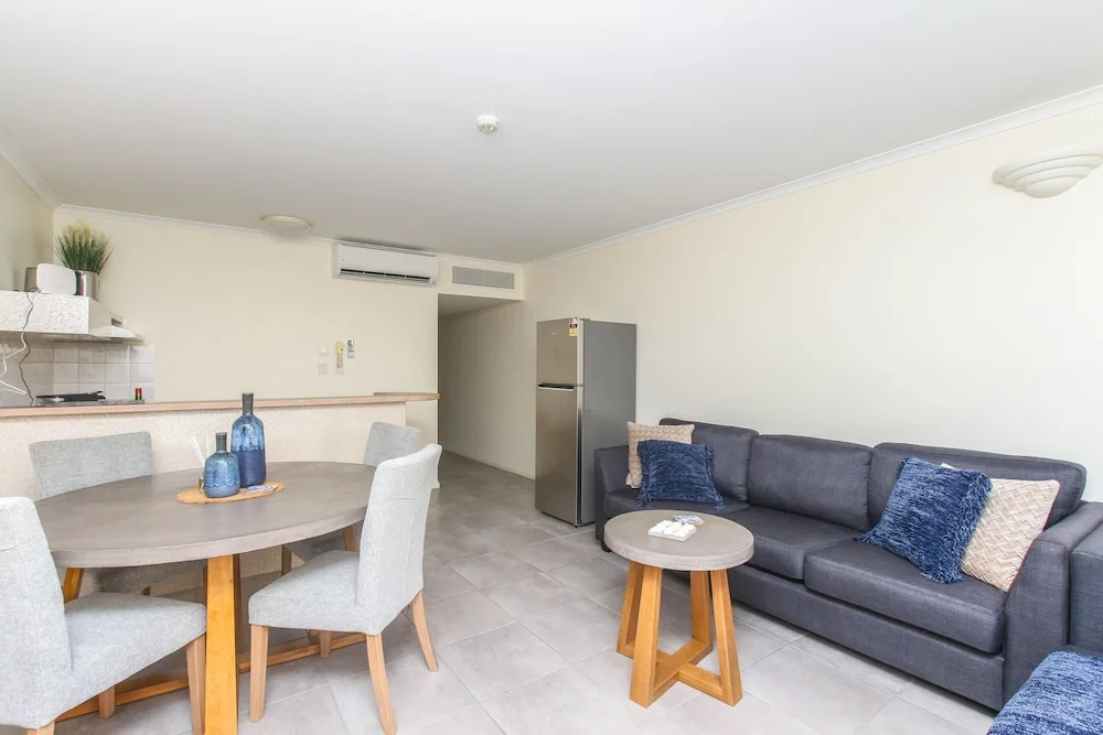 Inner City One Bedroom Apartment 27