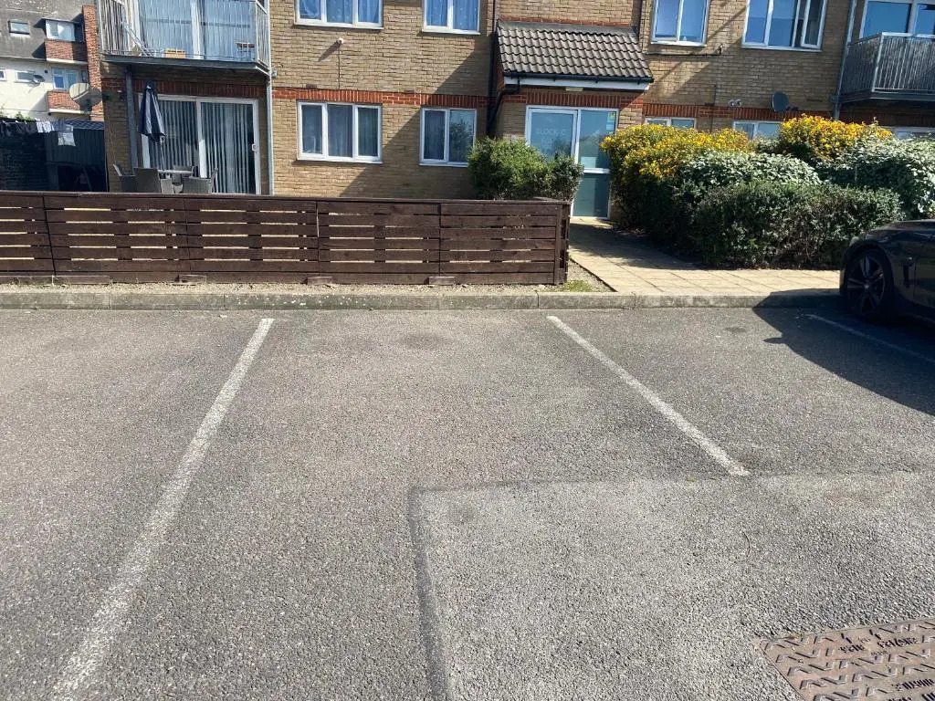 Luxury 2 bedrooms fully equipped Apartment with garden, Free Parking, Free Wifi & Netflix