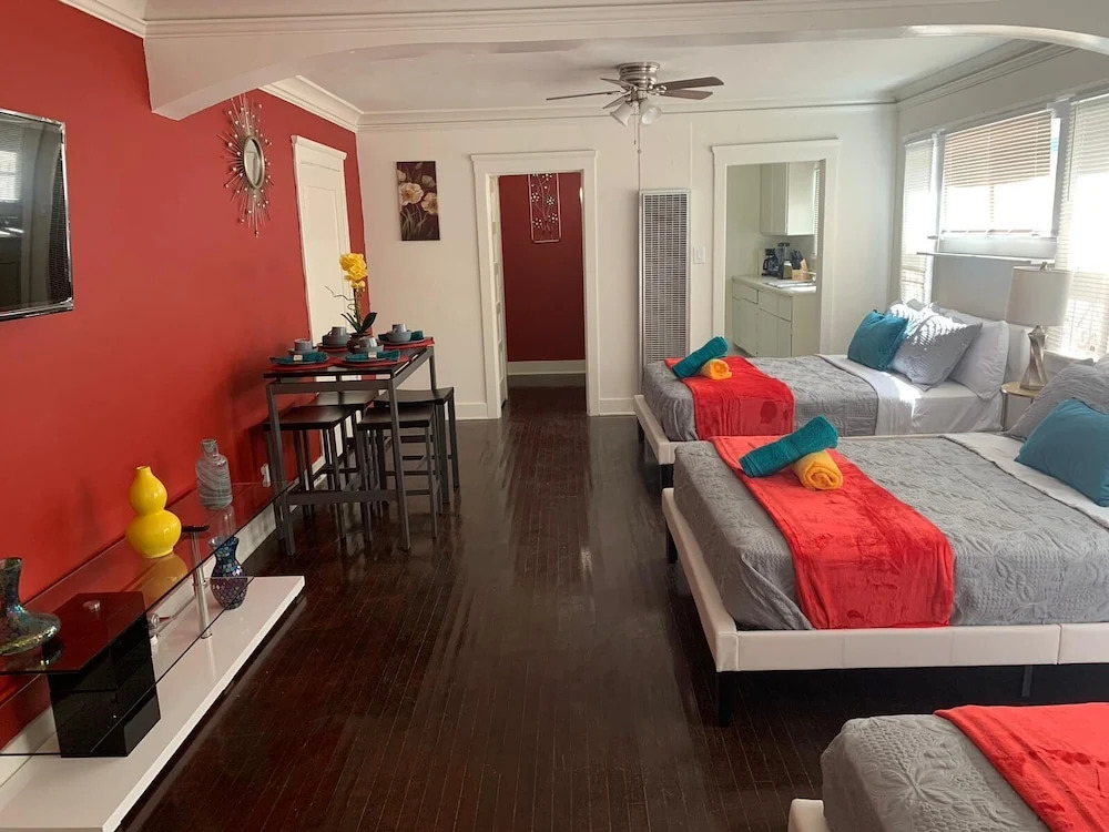 Hollywood Comfortable Stay