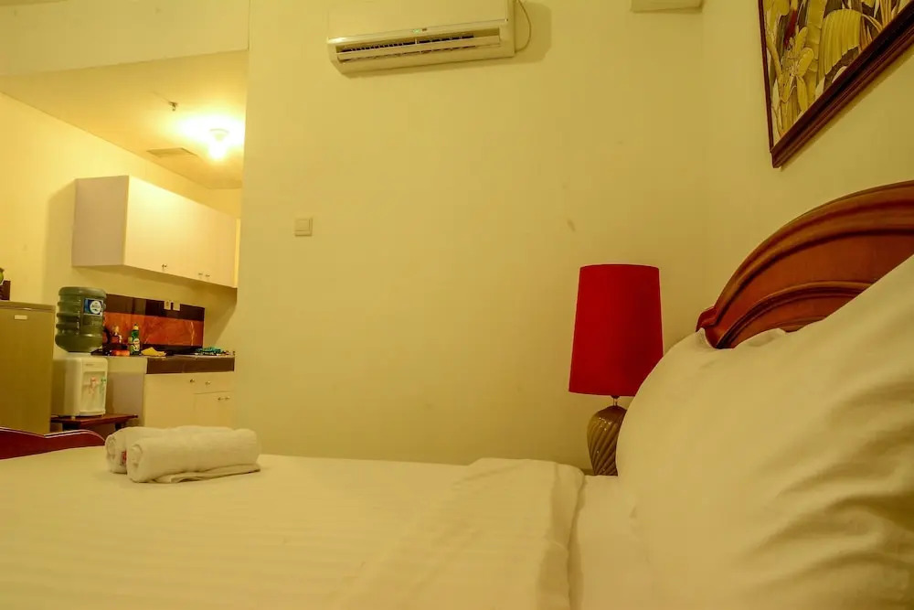 Classic Studio Room Cosmo Terrace Apartment By Travelio