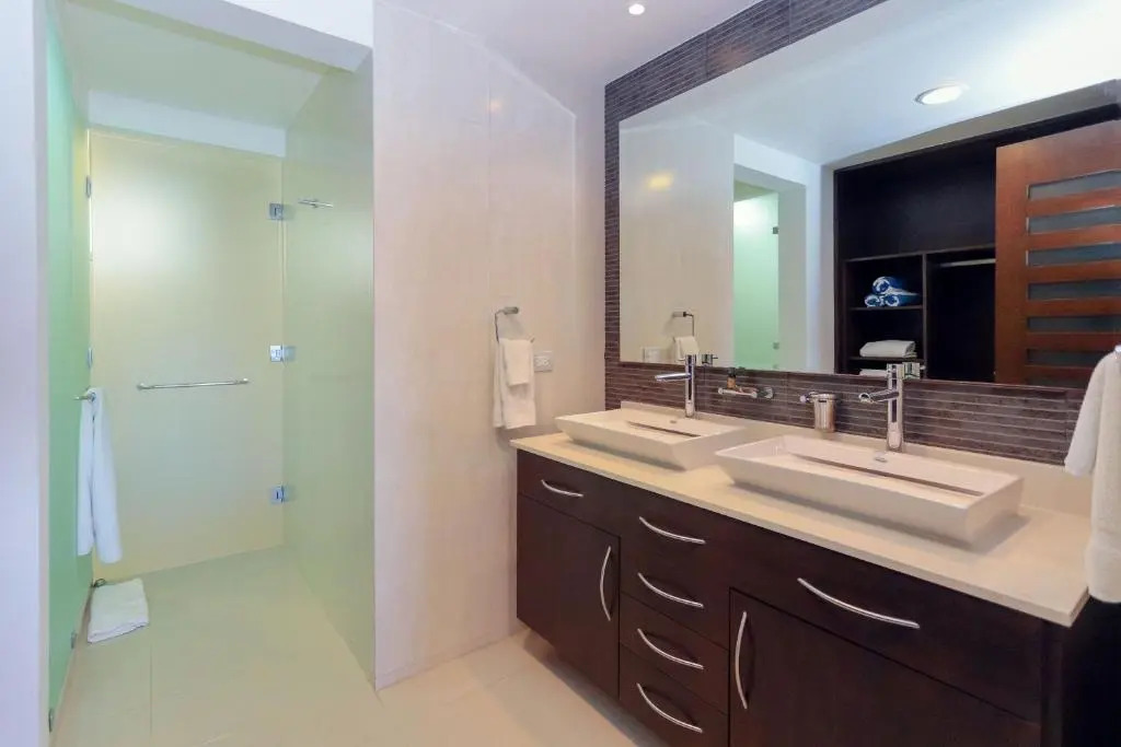 True Beachfront Condo - Corazon