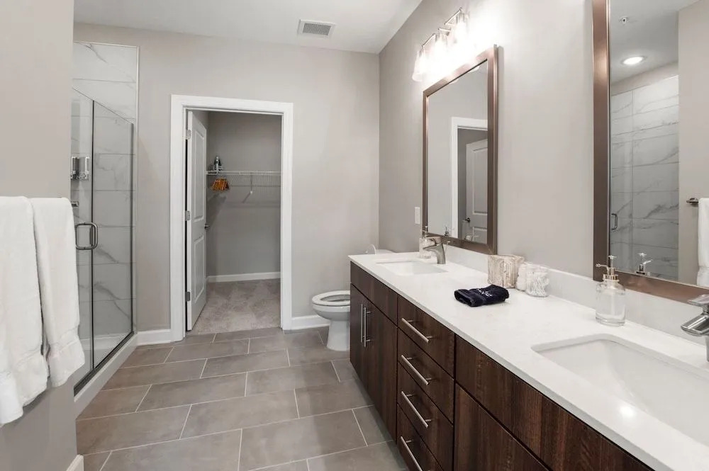 Kasa Freemorewest Charlotte