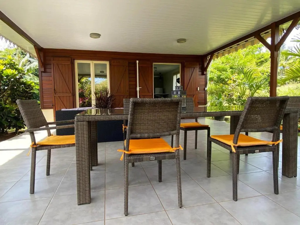 Maison de 2 chambres avec piscine partagee jardin amenage et wifi a Le Robert