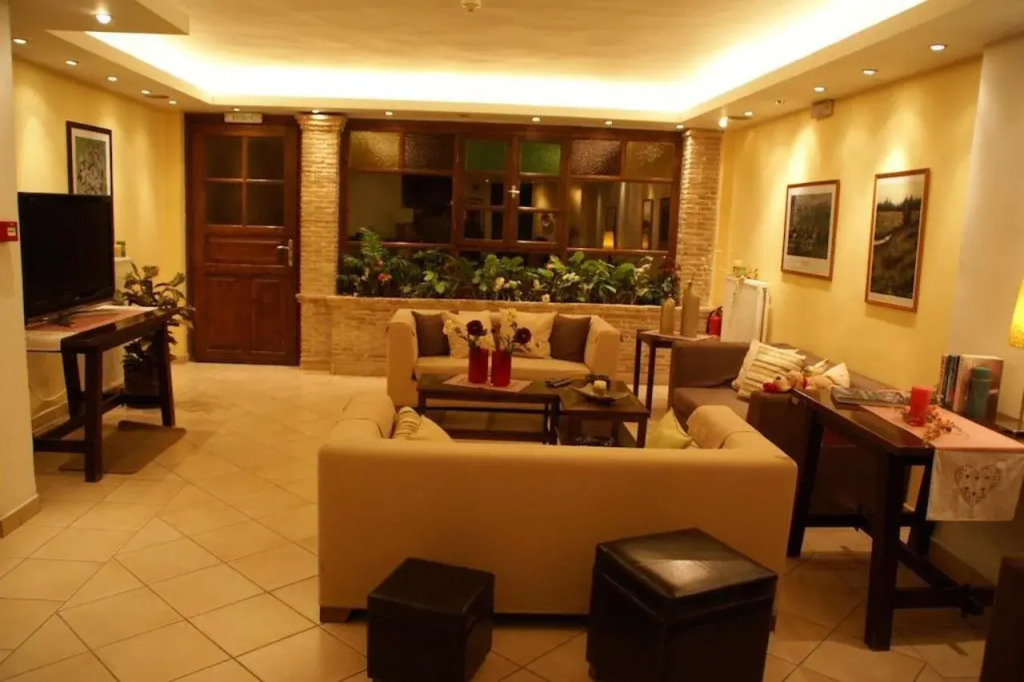 Yria Hotel