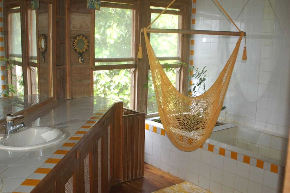 Roatan Bed & Breakfast Apartments