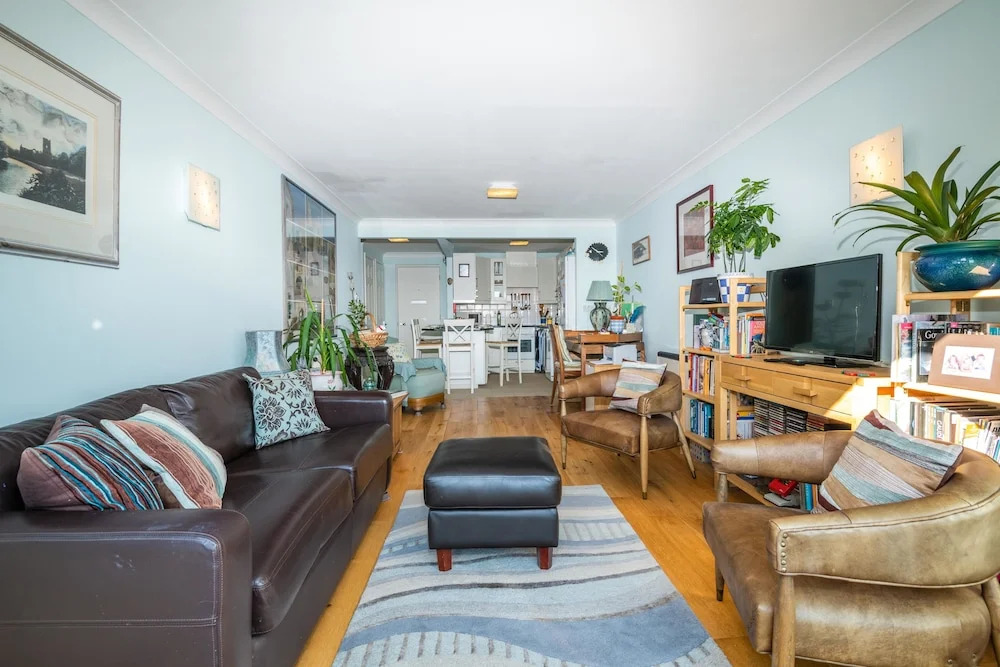 Delightful Wapping Home with Stunning River Views