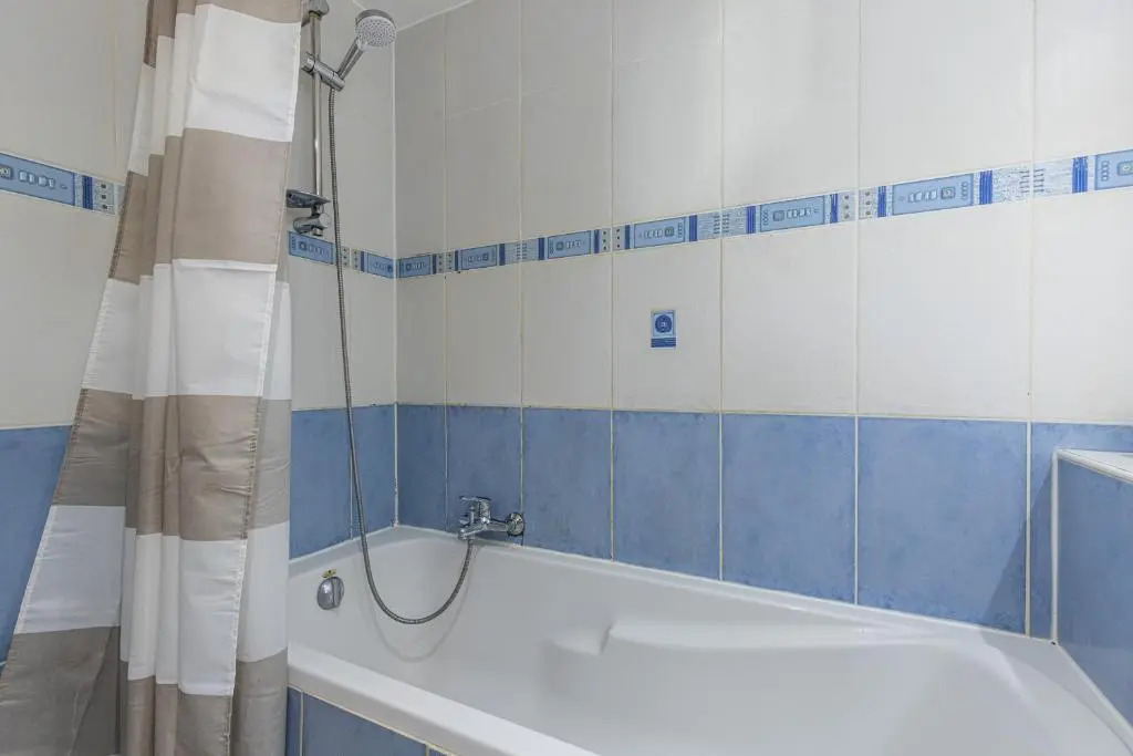 Large 3 Bdr Old Town - AC