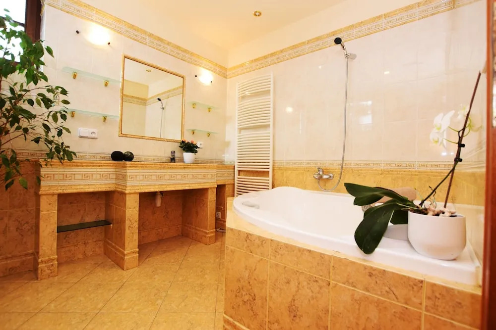City Garden Apartments & Wellness