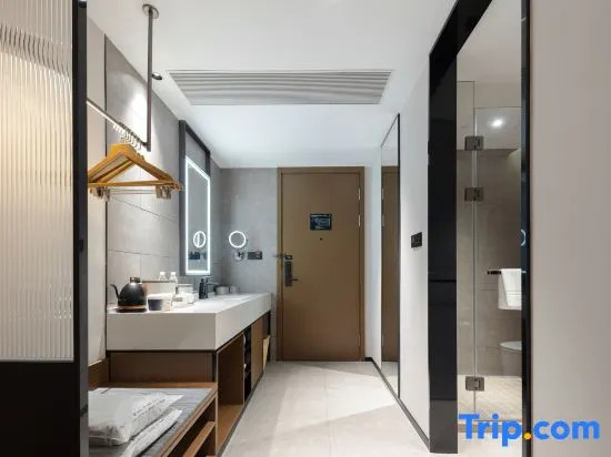 Atour Hotel Shanghai Jingan IMIX Park