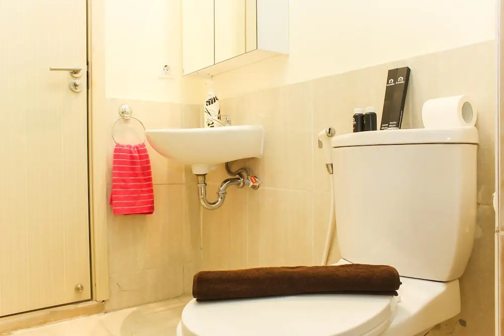 Comfortable 2Br With Study Room At Meikarta Apartment