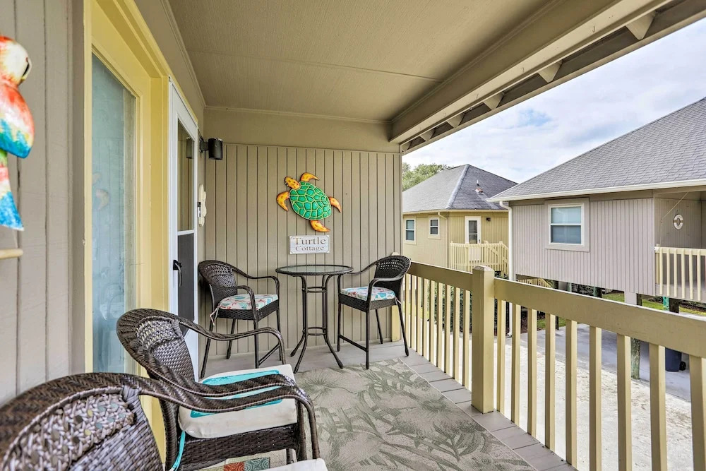 Walk to Beach: Dog-friendly Myrtle Beach Cottage!