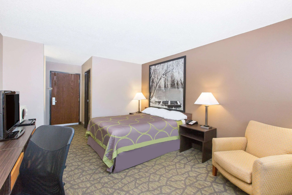 Super 8 by Wyndham Belleville