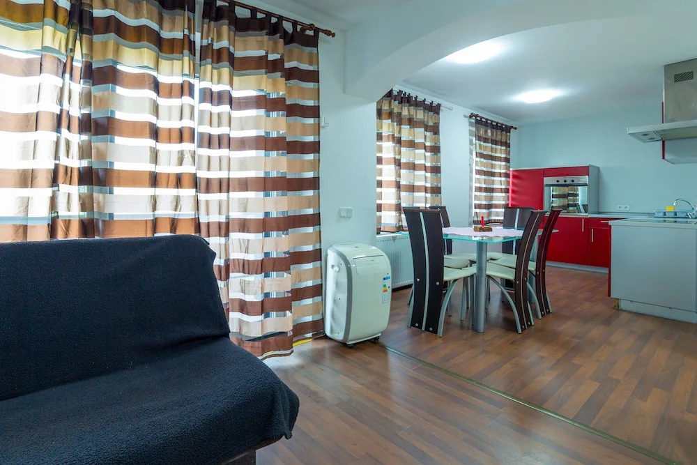 Apartmaji bungalovi i sotorisce Silva