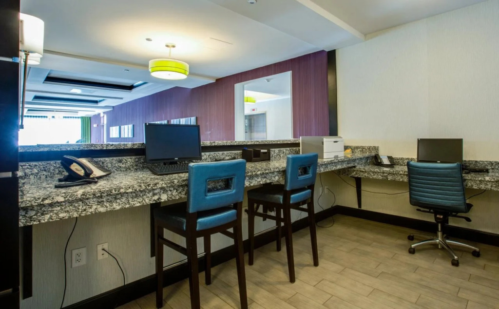 Holiday Inn Express & Suites Charleston Arpt-Conv Ctr Area by IHG