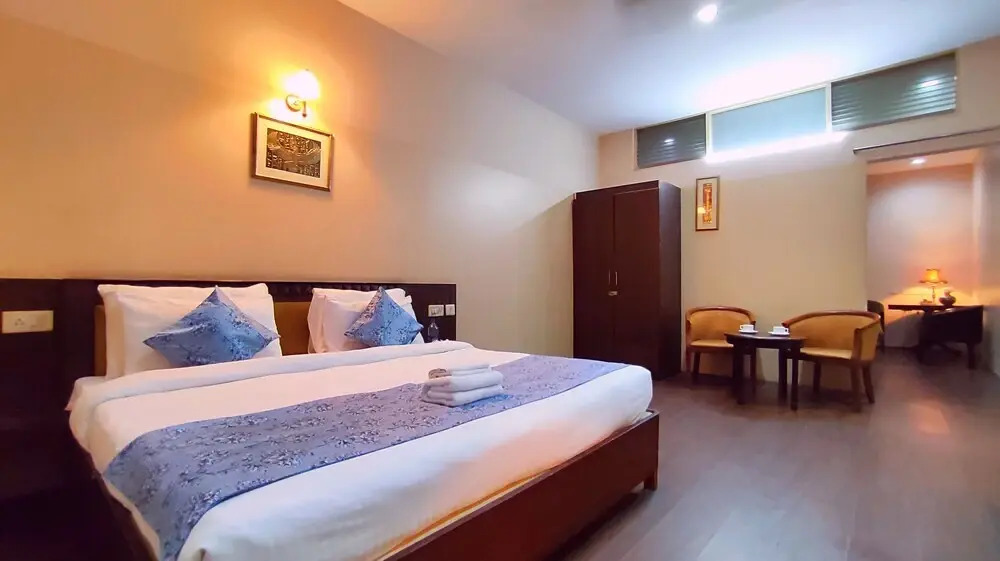 Park Square Hotel And Banquet