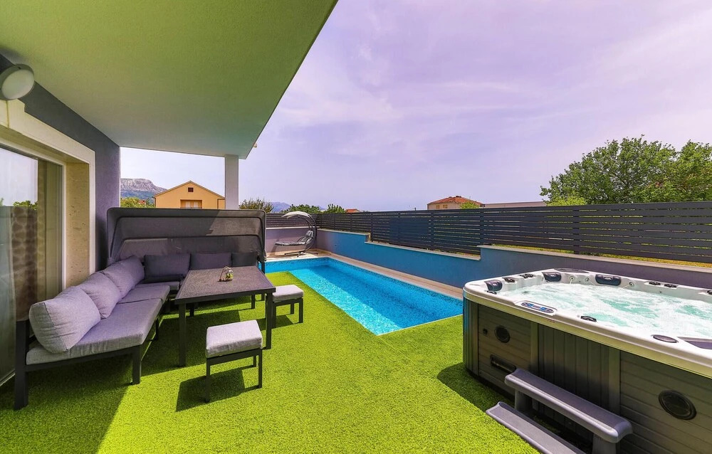 Nice Home in Kastel Novi With Sauna, Wifi and 8 Bedrooms