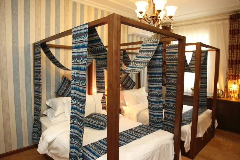 Fenghuang Baijiayuan Hotel