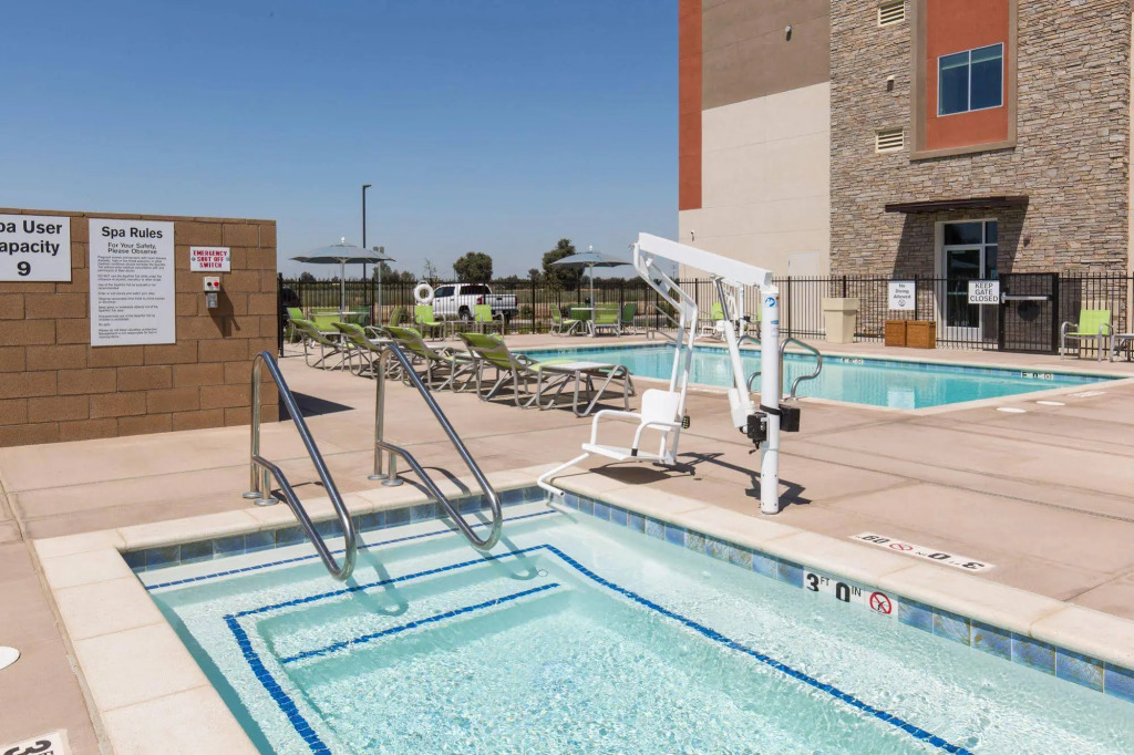 Holiday Inn Express Visalia-Sequoia Gateway Area by IHG