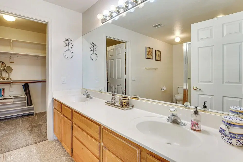 14 Mi to Dtwn: Phoenix Condo w/ Balcony & Spa!