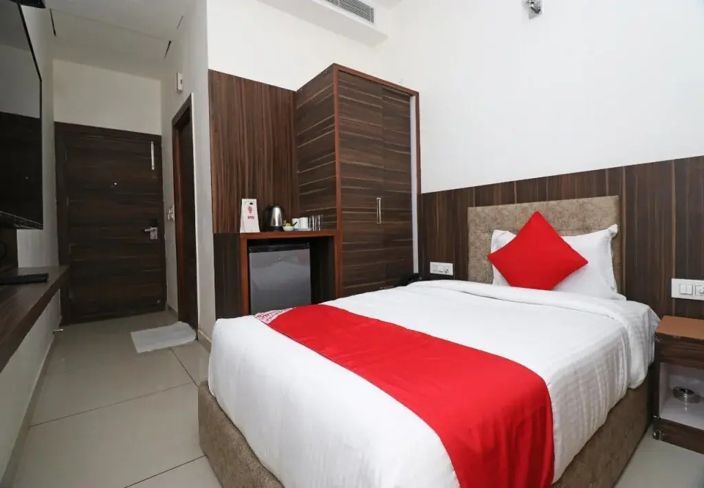 Omang Hotel by OYO Rooms