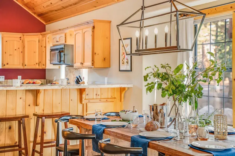 Cherrywood Gorgeous Cottage Surrounded by Pine Trees w/ Hot Tub