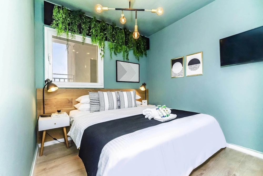 New - Trendy One Bedroom Apt, Most Popular Area