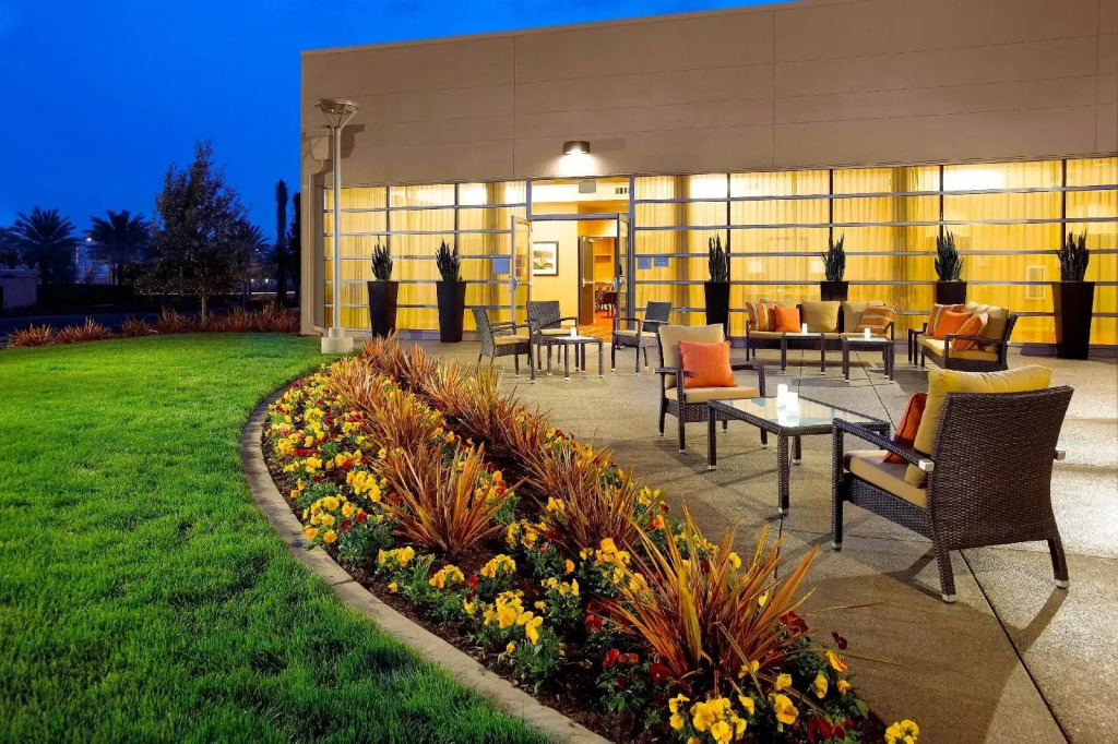 Courtyard Long Beach Airport
