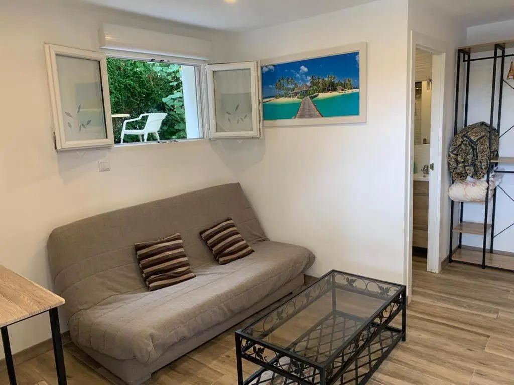 Appartement 2 personnes proche plage(900m) dans une maison individuel.