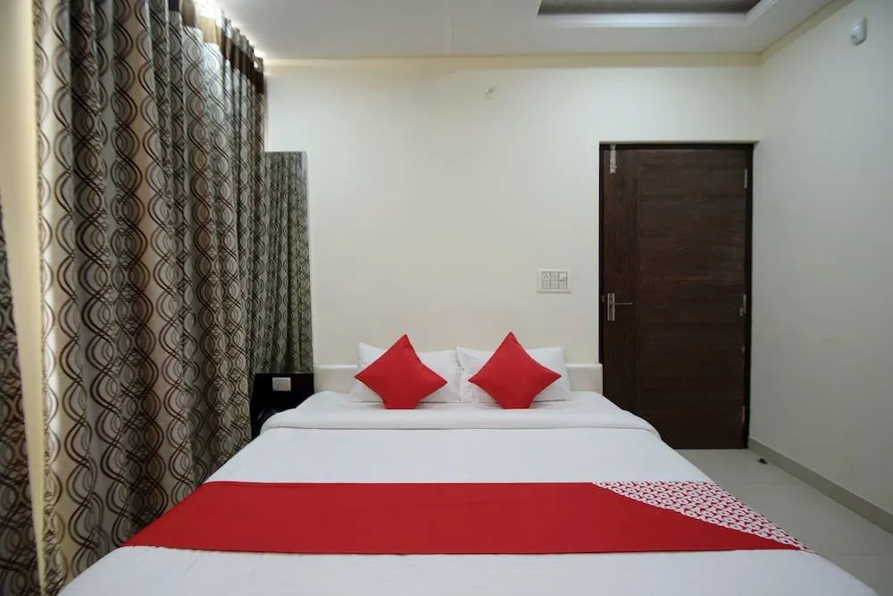 OYO 23358 Hotel Royal Inn