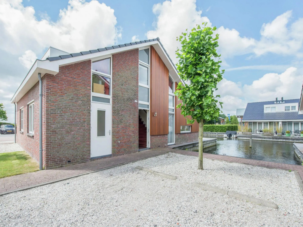 Apartment in Waterpark with Private Jetty