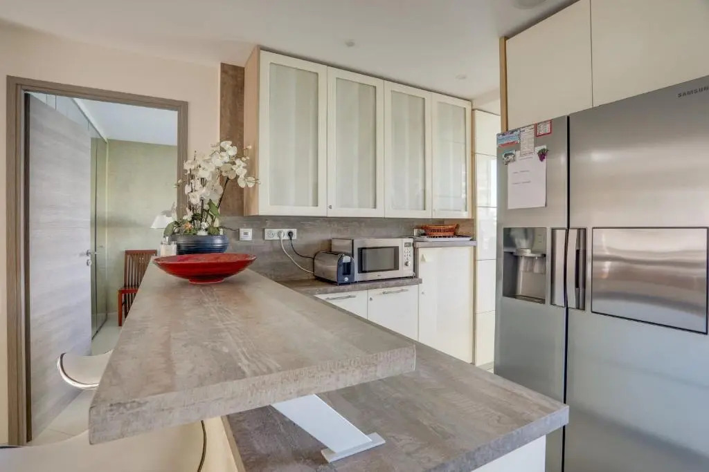 Luxurious Cosy 2 Bdrm Apartment Near Martinez by Olidesi