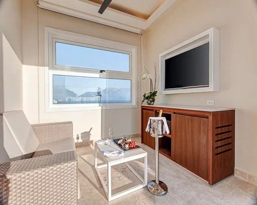 TravelSmart at Royalton CHIC Suites Cancun, Cancún, Mexico