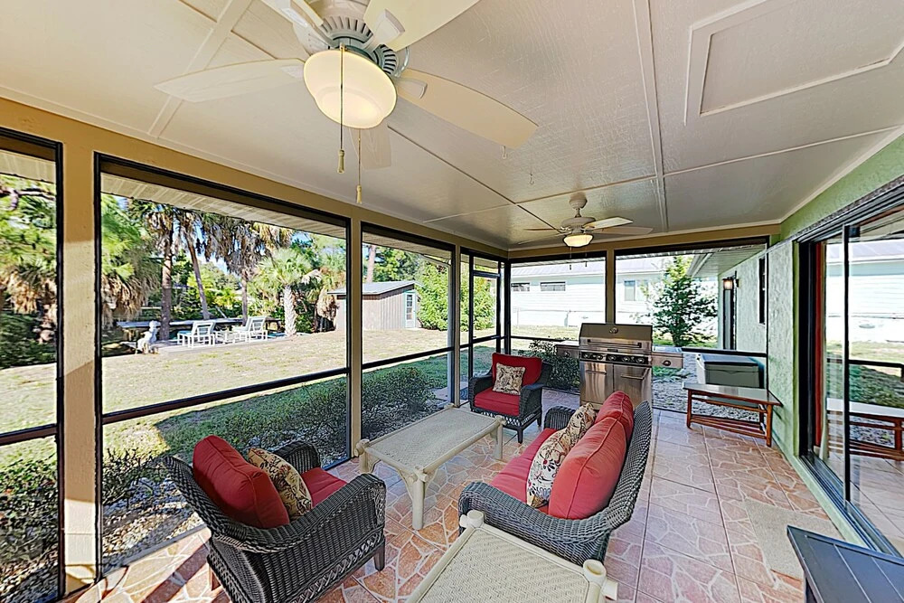 Lovely Creekside Setting - Dock, Tandem Kayak, Boat Ramp 3 Bedroom Home