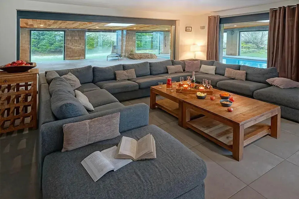 A Stylish Villa in a Green Setting, With a Fully Equipped Wellness Center