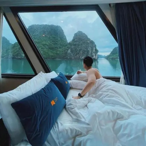 Le Theatre Cruises - Wonder on Lan Ha Bay