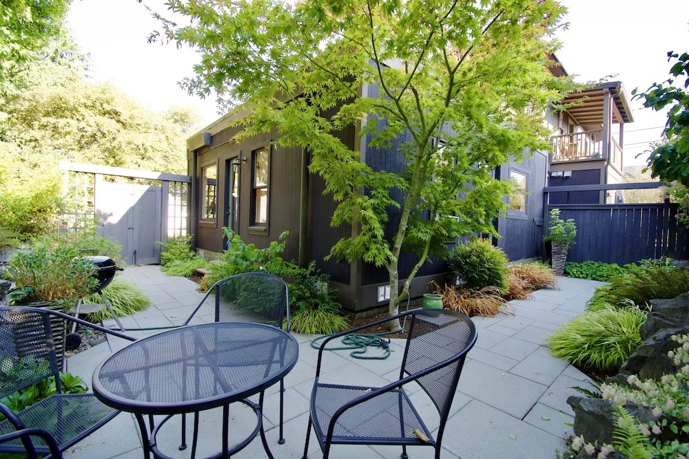 Phinney Ridge Flat Backyard Oasis